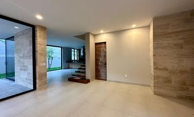 SE VENDE casa en Lomas del Molino