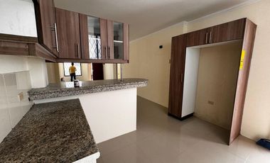 casa de venta en manta zona norte dentro urbaniza