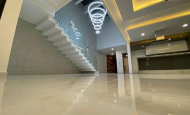 Casa en Venta a Estrenar en Valle Imperial Dentro de Coto