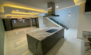 Casa en Venta a Estrenar en Valle Imperial Dentro de Coto
