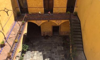 CASA EN VENTA AMUEBLADA EN CENTRO HISTÓRICO DE PUEBLA A 2 CALLES DE CATEDRAL
