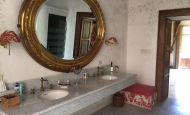 CASA EN VENTA AMUEBLADA EN CENTRO HISTÓRICO DE PUEBLA A 2 CALLES DE CATEDRAL