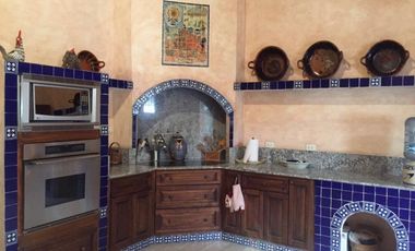 CASA EN VENTA AMUEBLADA EN CENTRO HISTÓRICO DE PUEBLA A 2 CALLES DE CATEDRAL
