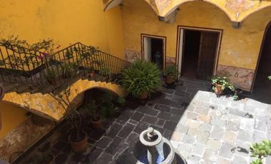 CASA EN VENTA AMUEBLADA EN CENTRO HISTÓRICO DE PUEBLA A 2 CALLES DE CATEDRAL