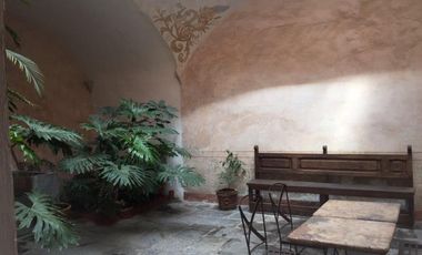 CASA EN VENTA AMUEBLADA EN CENTRO HISTÓRICO DE PUEBLA A 2 CALLES DE CATEDRAL