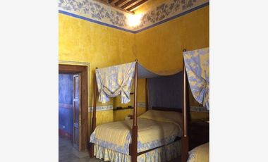 CASA EN VENTA AMUEBLADA EN CENTRO HISTÓRICO DE PUEBLA A 2 CALLES DE CATEDRAL