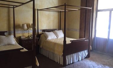 CASA EN VENTA AMUEBLADA EN CENTRO HISTÓRICO DE PUEBLA A 2 CALLES DE CATEDRAL