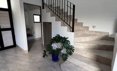 RENTO CASA EN LOMBARDIA