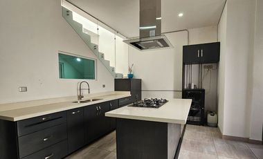 CASA EN VENTA / RENTA