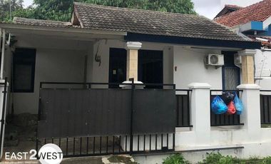Rumah dijual di Banten, Tangerang Selatan - Parkir mobil