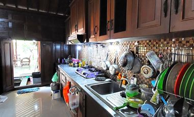 Villa Joglo Etnik dengan Kolam Renang dekat Jalan Kaliurang