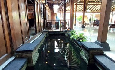 Villa Joglo Etnik dengan Kolam Renang dekat Jalan Kaliurang