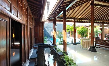 Villa Joglo Etnik dengan Kolam Renang dekat Jalan Kaliurang