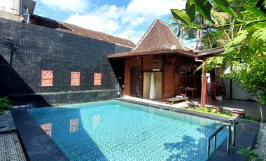 Villa Joglo Etnik dengan Kolam Renang dekat Jalan Kaliurang