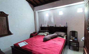 Villa Joglo Etnik dengan Kolam Renang dekat Jalan Kaliurang