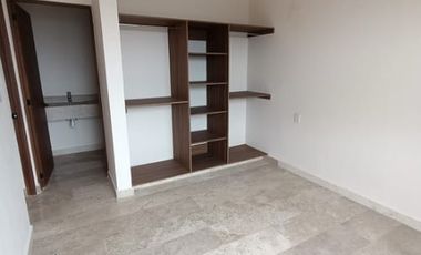 Departamento de 2 recámaras en Fracc. Costa de Oro, a una cuadra de Av. Juan Pablo ll. Alberca y palapa