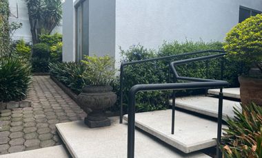 Excelente terreno con uso de suelo habitacional con comercio en planta baja