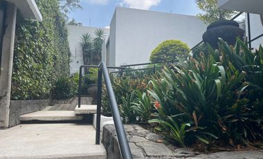 Excelente terreno con uso de suelo habitacional con comercio en planta baja