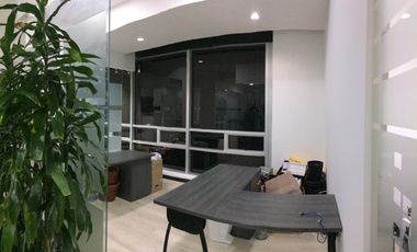 Excelente Oficina ubicada en el Centro Empresarial Paralelo108 de Bogotá
