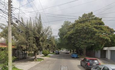 Hermosa y amplia casa en remate , excelente ubicación!