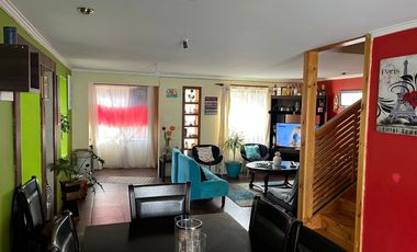 Casa 3 Dormitorios 3 Baños, Estacionamiento. 180 m2 en calle Hernán Ariztia 1199 Villa El Parque en Melipilla