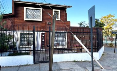 Casa 3 Dormitorios 3 Baños, Estacionamiento. 180 m2 en calle Hernán Ariztia 1199 Villa El Parque en Melipilla
