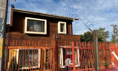 Casa 3 Dormitorios 3 Baños, Estacionamiento. 180 m2 en calle Hernán Ariztia 1199 Villa El Parque en Melipilla