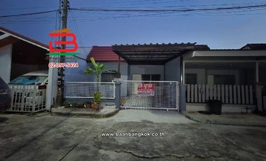 ทาวน์เฮาส์ หมู่บ้าน เรือนสุข 2 (ติดถนนรังสิต-นครนายก คลอง 9) เนื้อที่ 18 ตารางวา ถนนรังสิต-นครนายก ตำบลลำผักกูด อำเภอธัญบุรี จังหวัดปทุมธานี
