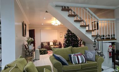 5 Bedrooms House and Lot with Overlooking View in Baguio City!
