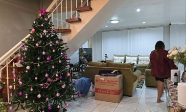 5 Bedrooms House and Lot with Overlooking View in Baguio City!