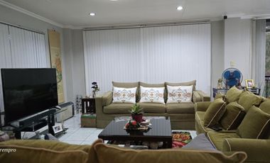5 Bedrooms House and Lot with Overlooking View in Baguio City!