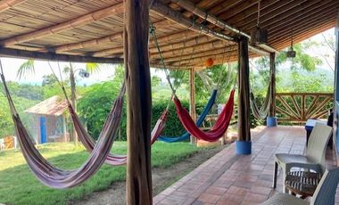 MARAVILLOSA  CASA  SOBRE LOMA!!!