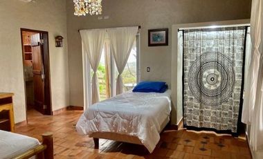 MARAVILLOSA  CASA  SOBRE LOMA!!!