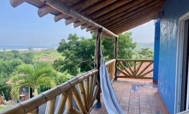 MARAVILLOSA  CASA  SOBRE LOMA!!!