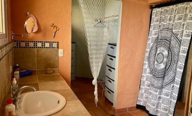 MARAVILLOSA  CASA  SOBRE LOMA!!!