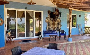 MARAVILLOSA  CASA  SOBRE LOMA!!!