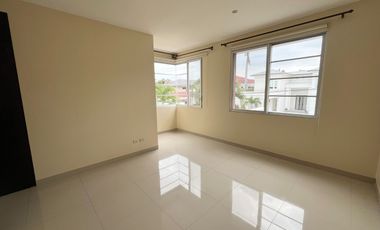 Casa de Renta en Laguna Club, Guayaquil