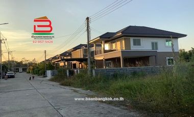 บ้านเดี่ยว หลังริม หมู่บ้าน บ้านสุขใจ ภิภาพร 7 คลอง 10-หนองเสือ เนื้อที่ 79.1 ตรว. ใกล้แยกคลอง 10 ถนนรังสิต-นครนายก ตำบลบึงบา อำเภอหนองเสือ จังหวัดปทุ