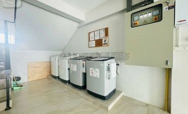 Selling a 5-storey premium apartment, 8% yield, good investment value, quick return on investment, with a glass elevator, near Srinakharinwirot Univer