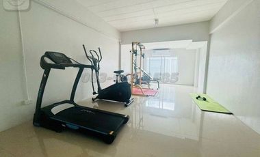 Selling a 5-storey premium apartment, 8% yield, good investment value, quick return on investment, with a glass elevator, near Srinakharinwirot Univer