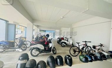 Selling a 5-storey premium apartment, 8% yield, good investment value, quick return on investment, with a glass elevator, near Srinakharinwirot Univer