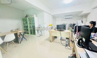 Selling a 5-storey premium apartment, 8% yield, good investment value, quick return on investment, with a glass elevator, near Srinakharinwirot Univer