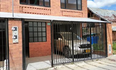 CASA EN ARRIENDO NUEVA DE TRES PLANTAS