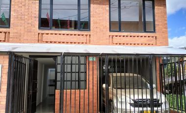 CASA EN ARRIENDO NUEVA DE TRES PLANTAS