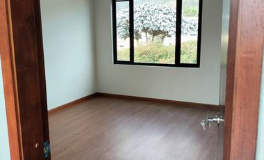 CASA EN ARRIENDO NUEVA DE TRES PLANTAS