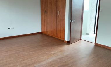 CASA EN ARRIENDO NUEVA DE TRES PLANTAS