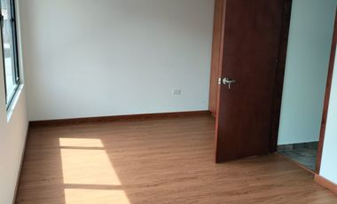 CASA EN ARRIENDO NUEVA DE TRES PLANTAS