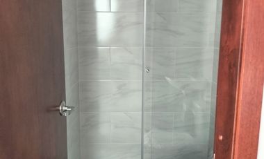 CASA EN ARRIENDO NUEVA DE TRES PLANTAS