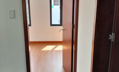 CASA EN ARRIENDO NUEVA DE TRES PLANTAS