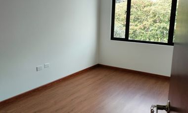 CASA EN ARRIENDO NUEVA DE TRES PLANTAS